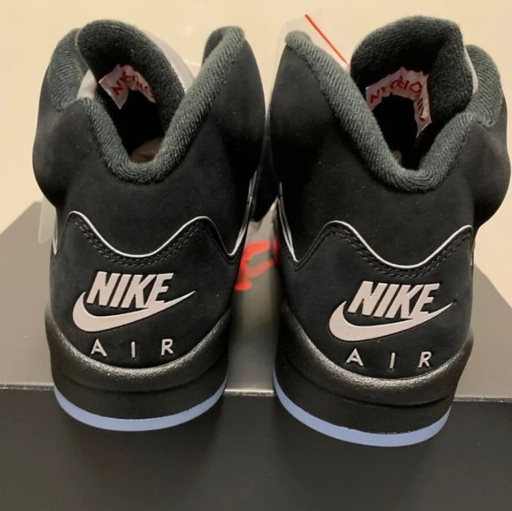 Jordan 5 Retro OG Black Metallic Reimagined - Picture 4 of 5